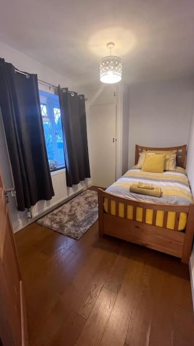 Luxury 6 Bedroom House With Parking - Northwood 诺斯伍德 外观 照片