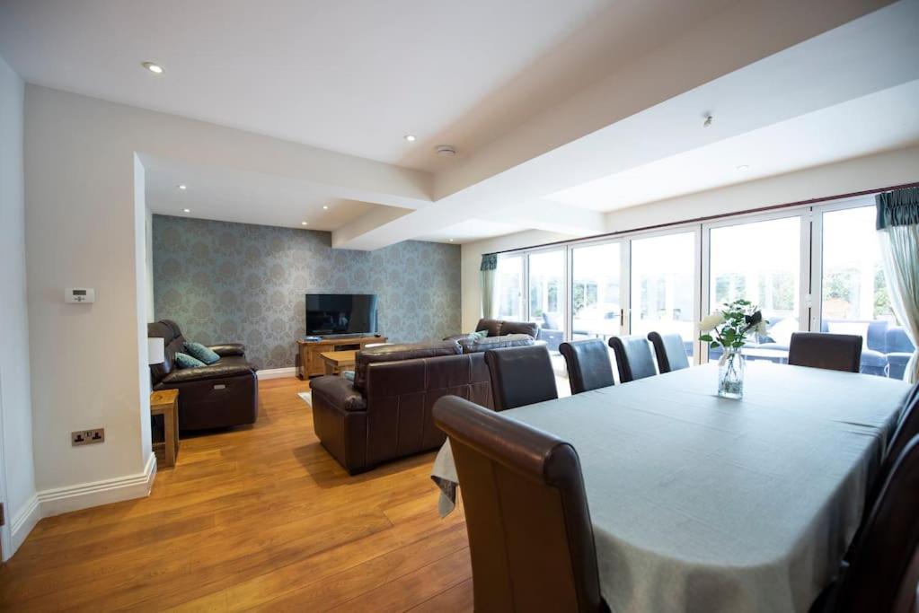 Luxury 6 Bedroom House With Parking - Northwood 诺斯伍德 外观 照片